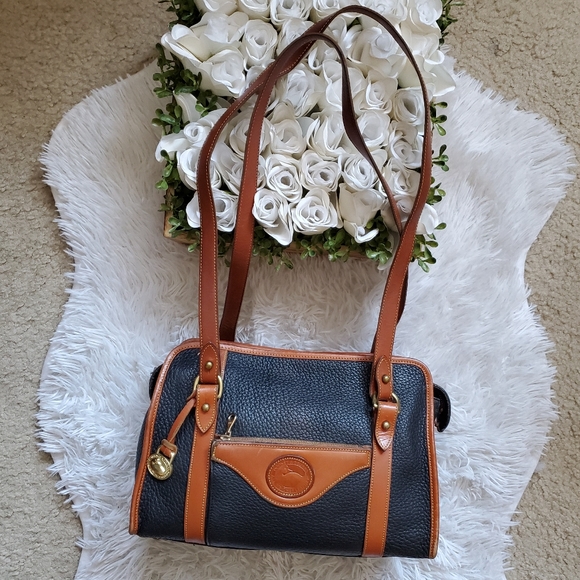 Dooney & Bourke Handbags - Dooney & Bourke Vintage Tote